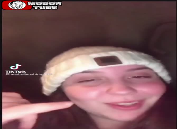 Video :His girlfriend shows everyone the size of his penis, which makes him stress out